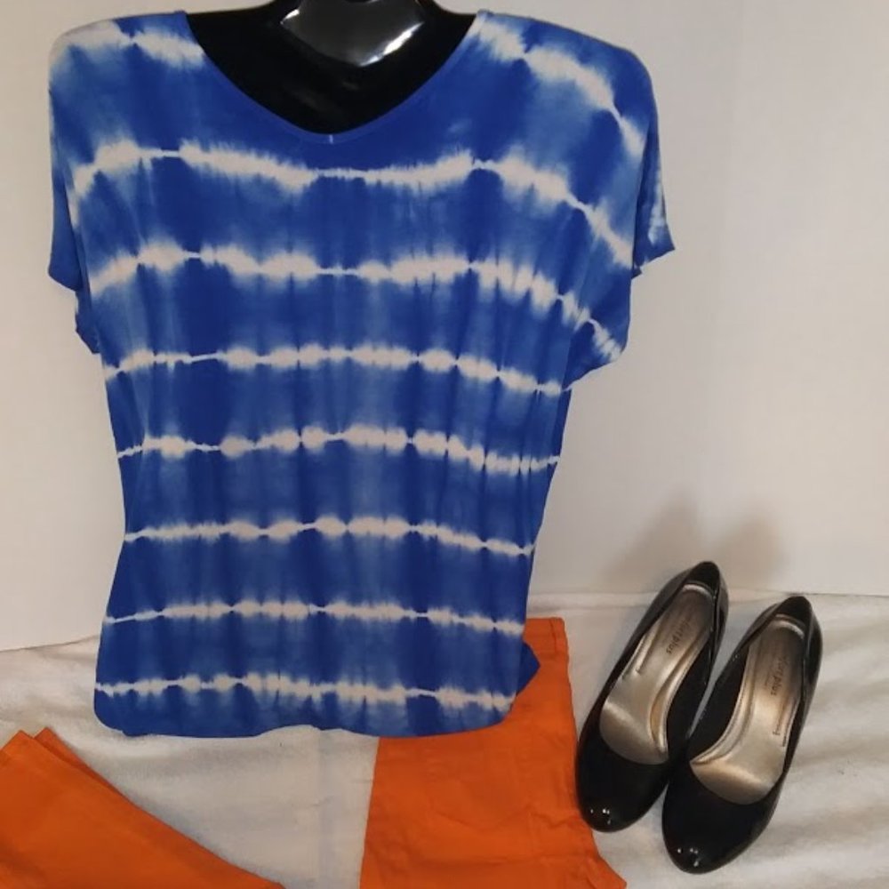 SmallLoose fitting, boxy blue/white stripe top